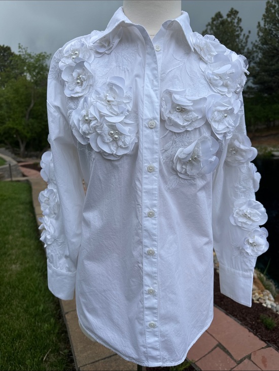 Anthropologie Tops - Anthropologie Maeve Bennet Buttondown 3D Floral Appliqué Shirt Fits Larger
